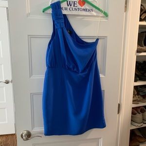 Perfect dress for a party or wedding guest!